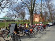 Abstecher zur Ortsmitte von Ribbeck mit Schloss, Kirche und Café Alte Schule