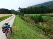 Radweg entlang der Leugene zwischen Pieterlen und Biel