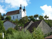 Der kleine Ort Seewen auf der Gempener Hochebene, Zentrum des Kirschanbaus und der Schnapsbrennerei