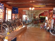 Im grossen Saal des Velomuseums
