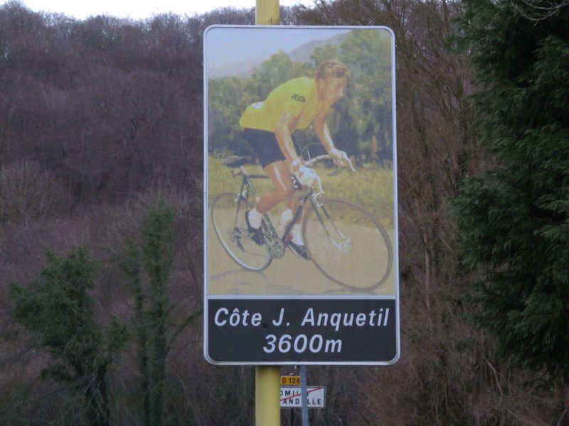 Datei:Denkmal-Cote-Anquetil.jpg