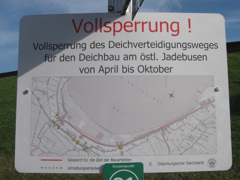 Datei:Sperrung Deichverteidigungsweg Jadebusen 2016.jpg