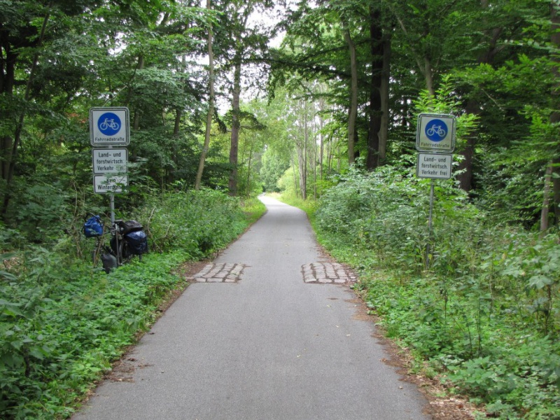 Datei:Fahrradstraße kurz vor Kreuzbruch.jpg