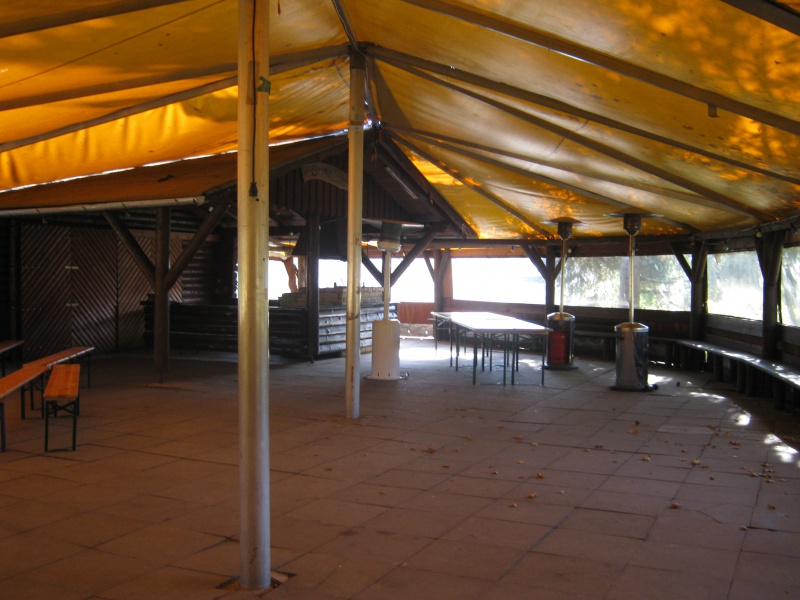 Datei:Grillhütte innen.jpg