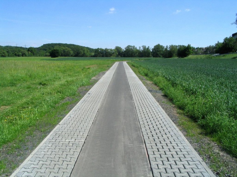 Datei:Radweg Fronhausenc.jpg