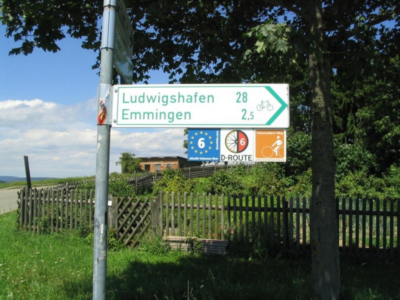 Datei:Radwegweisung Passhöhec.jpg
