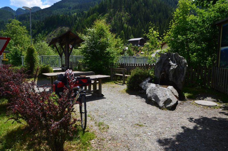 Datei:Rastplatz bei Arnbach.jpg