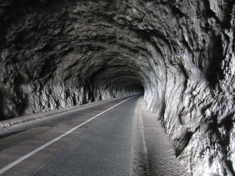 Datei:Tunnel serbien.JPG