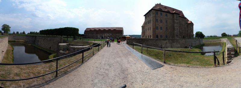Datei:Unstrut heldrung wasserschloss.jpg