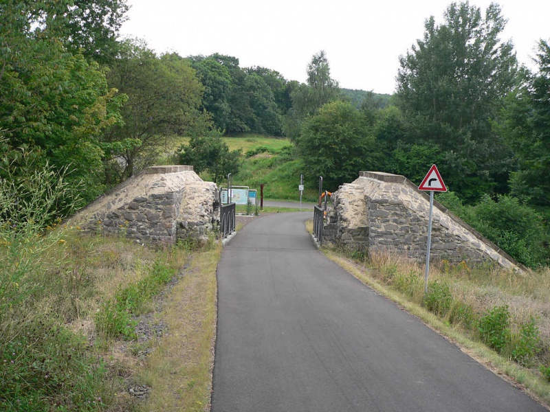 Datei:Vulkanradweg gedern.jpg